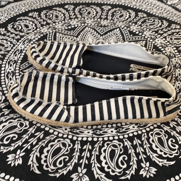 Striped slip ons 🖤 - Picture 7 of 11
